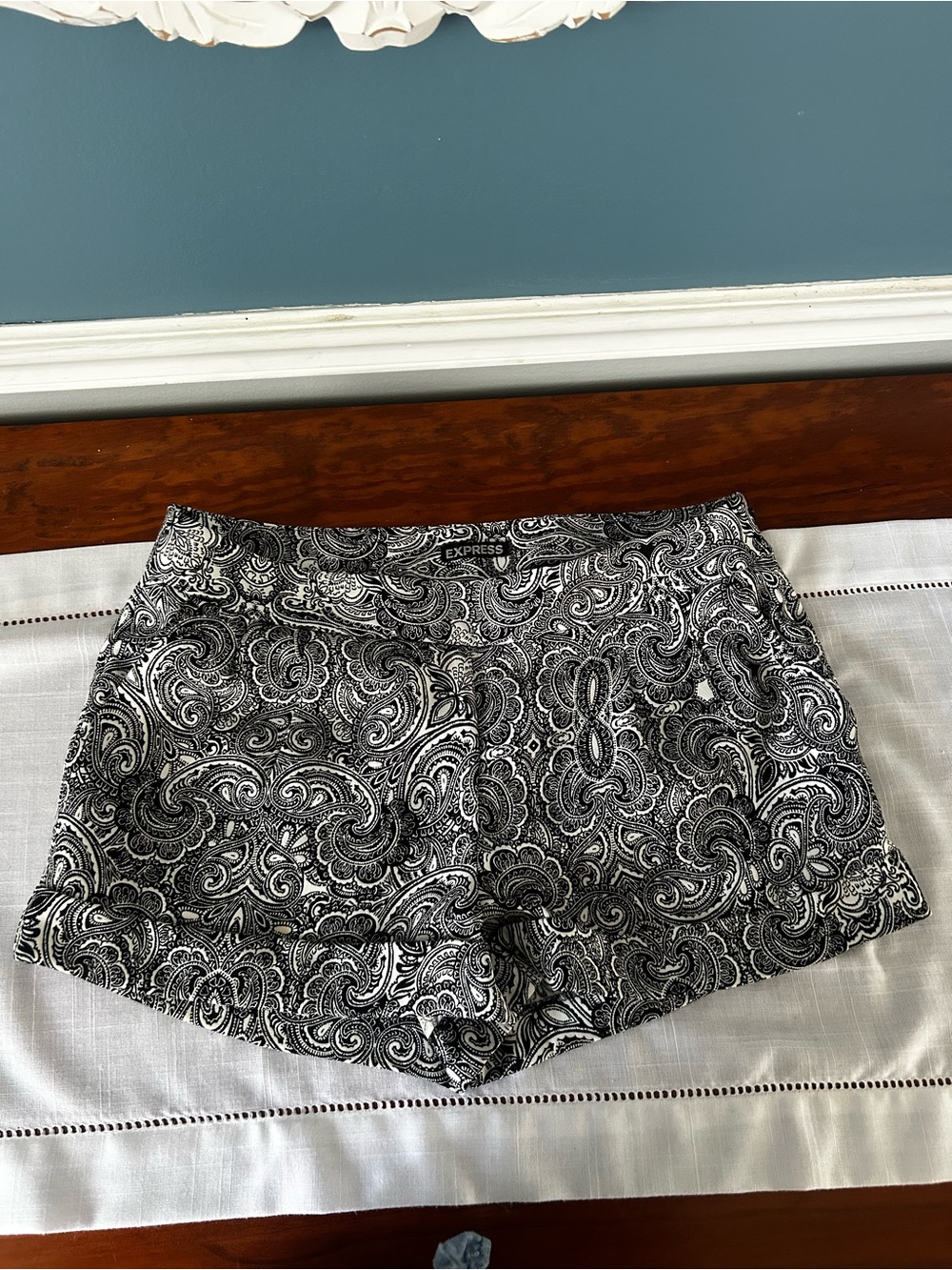 Express Women's Black & White Paisley Shorts